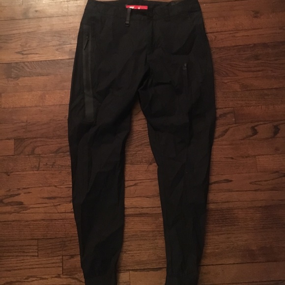 NIKE Men’s Slim Fit jogger - Picture 1 of 6